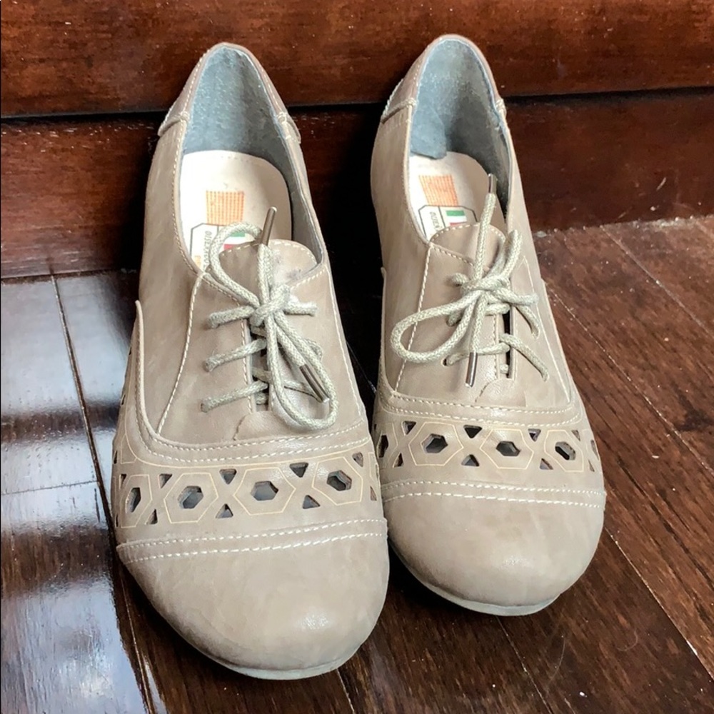 Leather shoes